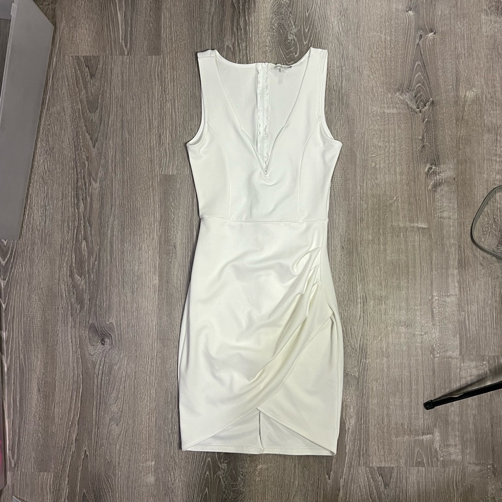Elegant White Sleeveless Dress